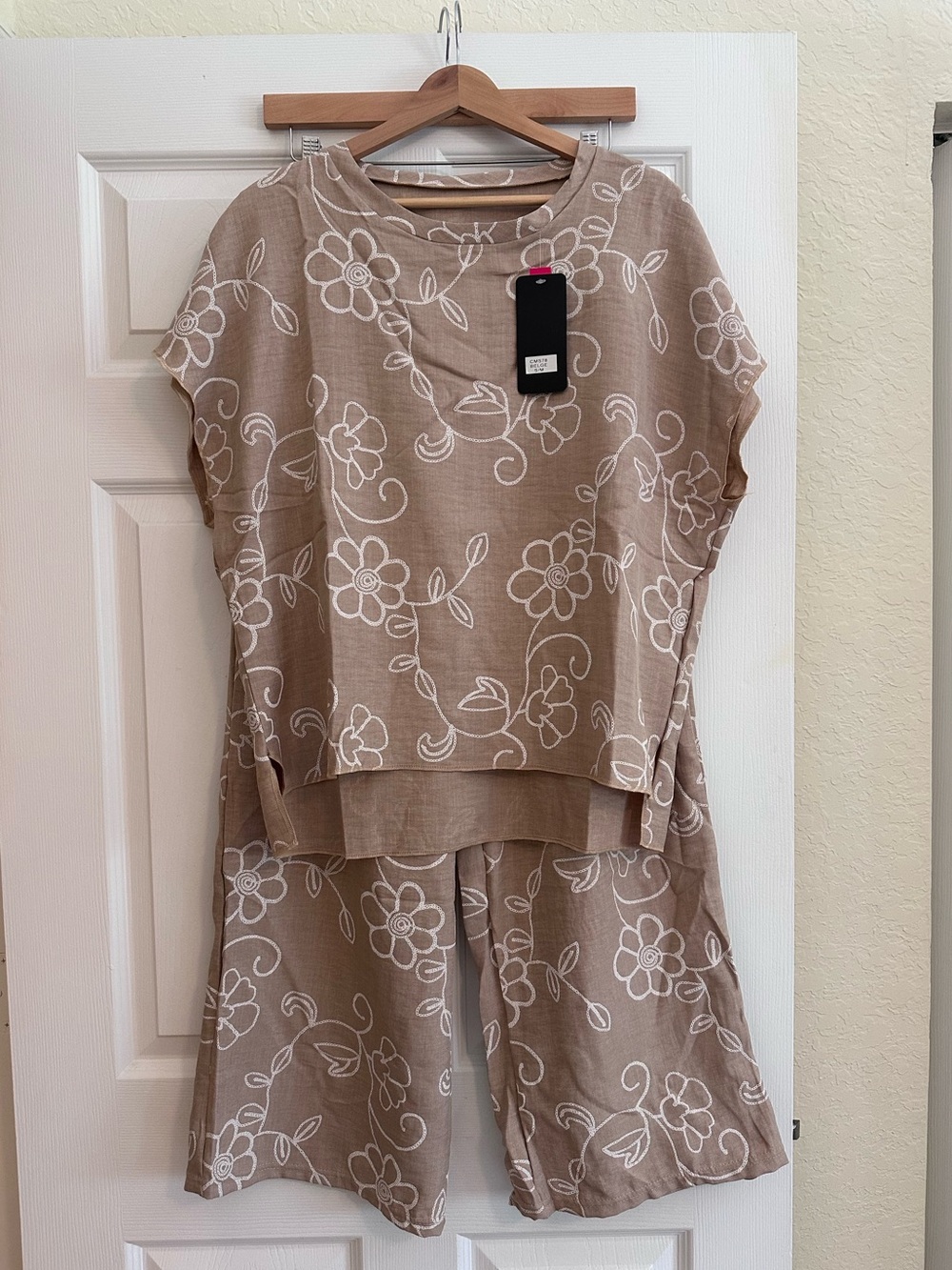 Floral Embroidered Brunch Set - Beige - Picture 4 of 5